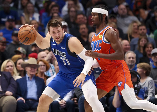 Luka Dončić in Shai Gilgeous-Alexander (desno) sta dobra znanca iz lige NBA. FOTO: Kevin Jairaj/USA Today Sports