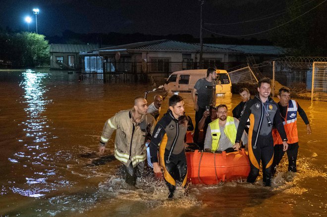 Poplavljeni Istanbul FOTO: Yasin Akgul/AFP