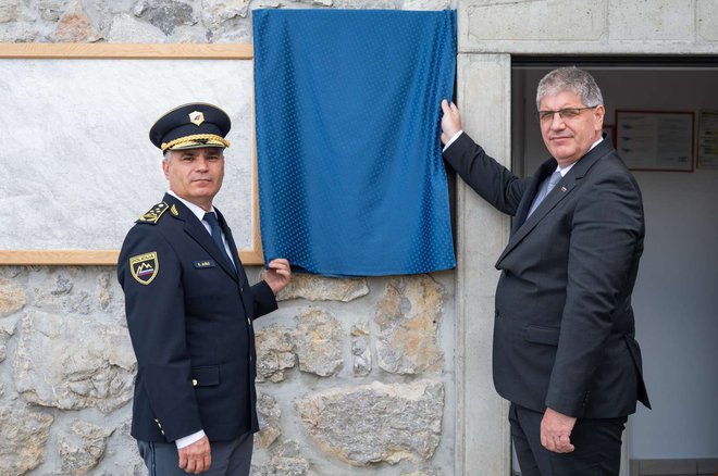 Senad Jušić (na levi) je za položaj prvega policista v državi bolj izbira predsednika vlade Roberta Goloba kot notranjega ministra Boštjana Poklukarja. FOTO: Boštjan Podlogar/Delo