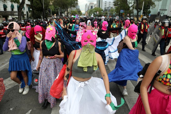 Protestnice, ki zahtevajo dekriminalizacijo splava. FOTO: Paola García/Reuters