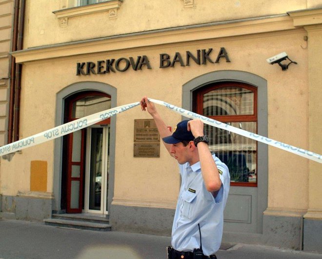 Za sodelovanje pri ropu je bila obsojena tudi uslužbenka banke. Fotodokumentacija Dela