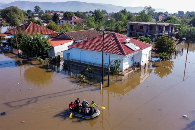 Po navedbah hidrologov je bilo poplavljenih skupno približno 72.000 hektarjev površin. FOTO: Giorgos Moutafis/Reuters