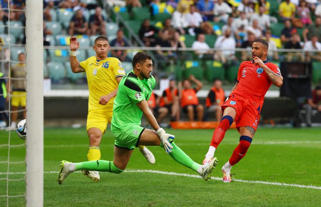 Kyle Walker je pristreljal točko Angliji proti Ukrajini. FOTO: Matthew Childs/Reuters