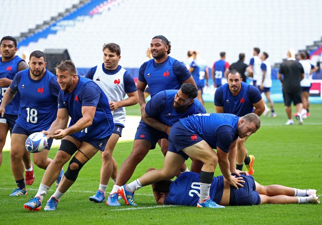 Reprezentanca Francije je bila sproščena že med pripravami na uvodno tekmo svetovnega prvenstva proti Novi Zelandiji in sproščenost se je obrestovala. FOTO: Stephanie Lecocq/Reuters
