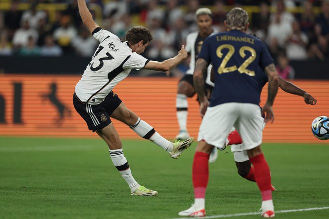 Veteran Thomas Müller je s 45. reprezentančnim golom začinil prvo zmago Nemčije po petih tekmah suše. FOTO: Franck Fife/AFP