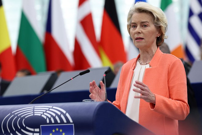 Predsednica evropske komisije Ursula von der Leyen je v evropskem parlamentu v Strasbourgu imela še zadnjič v tem mandatu govor o stanju v EU. FOTO: Frederick Florin/AFP