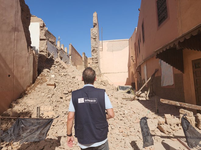Vodja Unescovega urada za območje Magreba, Francoz Eric Falt, je po prvem ogledu marakeške medine po potresu izjavil, da je škoda na dediščini velika. FOTO: Unesco/AFP