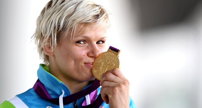 Na svoji blesteči športni poti je osvojila veliko kolajn, največjo težo ima zlata z olimpijskih iger v Londonu 2012. FOTO: Matej Družnik/Delo