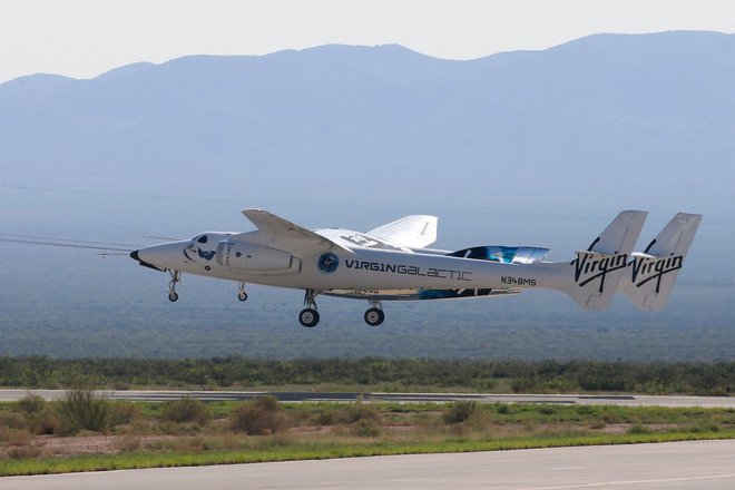 Vesoljsko letalo VSS Unity je znova poletelo s turisti na krovu, poleg tega pa so bile na krovu tudi koščici človečnjakov. To pa ni bilo vsem všeč. FOTO: Joe Skipper Reuters