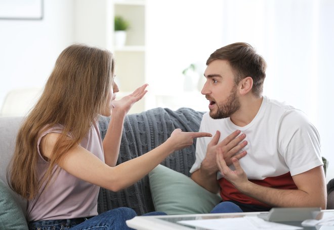 Znati najprej zares prisluhniti drug drugemu brez obsojanja, to je temelj vseh trdnih odnosov. FOTO: Shutterstock