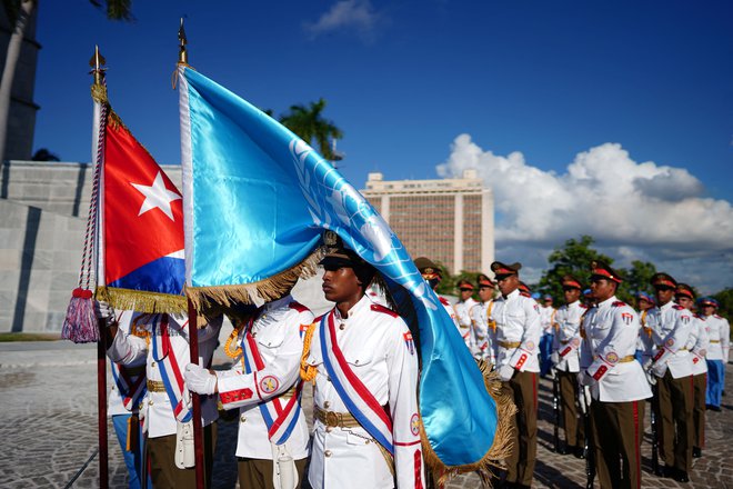 Members of an honour guard stand next to the Jose Marti monument (not pictured) after a ceremony ahead of the G77+China summit in Havana, Cuba, September 14, 2023. REUTERS/Alexandre Meneghini Foto Alexandre Meneghini Reuters