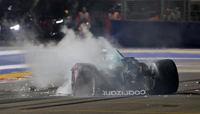 Lance Stroll ne bo nastopil na današnji dirki formule 1 v Singapurju. FOTO: Caroline Chia/Reuters