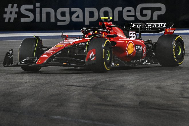Carlos Sainz mlajši je bil najhitrejši v Singapurju. FOTO: Roslan Rahman/AFP