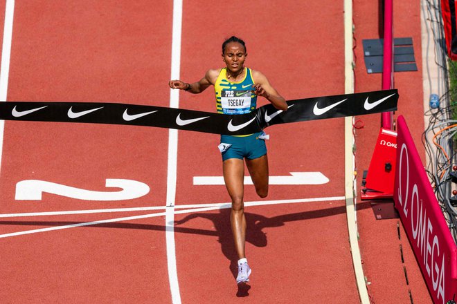 Etiopijka Gudaf Tsegay je najhitrejša zemljanka na 5000 m. FOTO: Ali Gradischer/Getty Images Via AFP