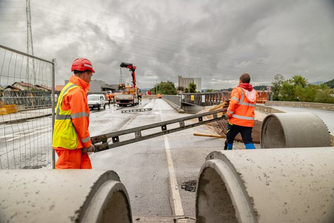 V prihodnje bo morala infrastruktura prestati hujše vremenske dogodke. FOTO: Črt Piksi/Delo