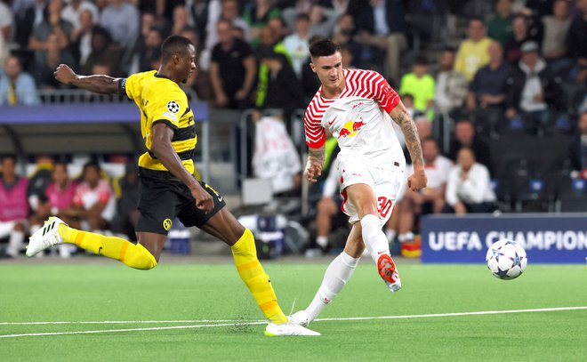 Tako je slovenski reprezentant zabil svoj prvi gol v dresu Leipziga na tekmi lige prvakov. FOTO: Denis Balibouse/Reuters