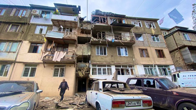 Ogenj je bil prekinjen, ko je Armenija sporočila, da je bilo v azerbajdžanski operaciji ubitih najmanj 200 ljudi. FOTO: Siranush Sargsyan/Reuters