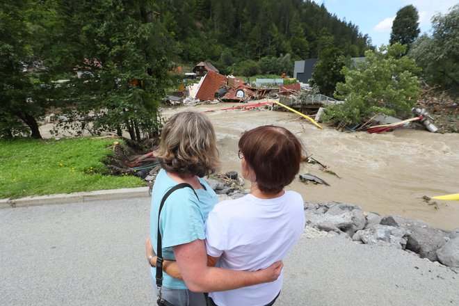 Psihosocialna pomoč in oskrba je posebno pomembna velikokrat šele v drugi fazi, po tem, ko se posamezniki ali družine zavedo, kaj se je sploh zgodilo in kakšne bodo dolgoročne posledice. FOTO: Dejan Javornik