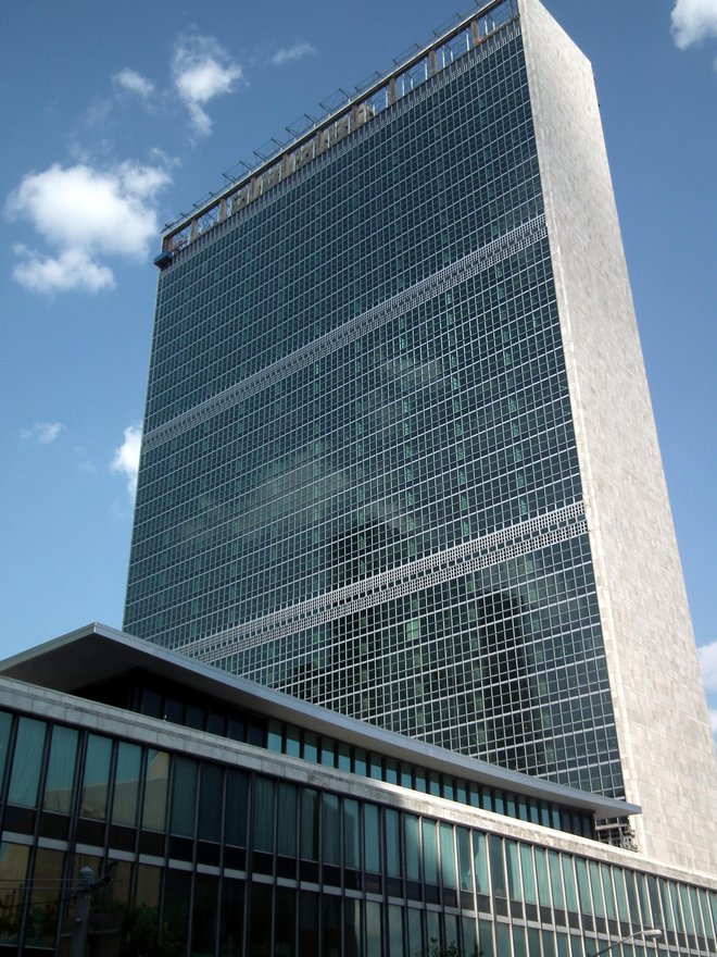 Generalni sekretariat ZN s knjižnico Daga Hammarskjölda ob vznožju. FOTO: Wikipedija
