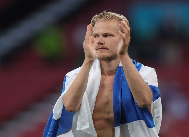 Na evropskem prvenstvu leta 2021 se je v zgodovino vpisal kot strelec prvega finskega gola na velikem tekmovanju. FOTO: Friedemann Vogel/Reuters