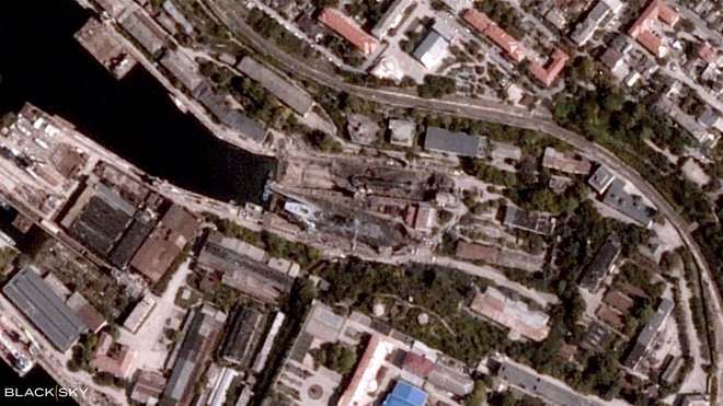 Satelitski posnetek Sevastopola po ukrajinskem napadu. FOTO: Black Sky via Reuters