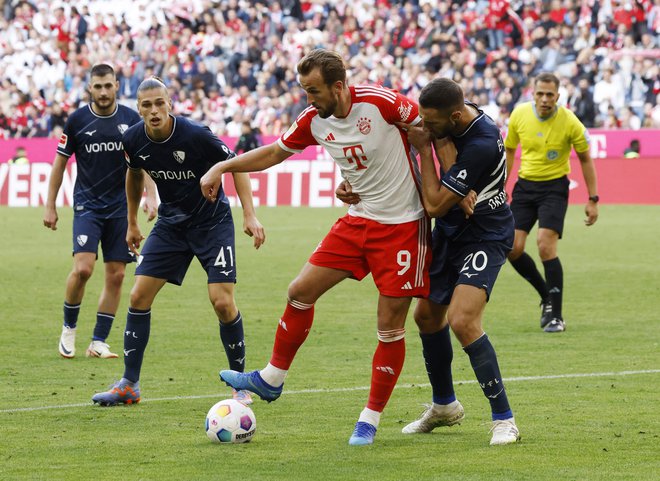 Novega igralca Bayerna Harryja Kana tekmeci ne morejo strelsko ustaviti. FOTO: Michaela Rehle/Reuters