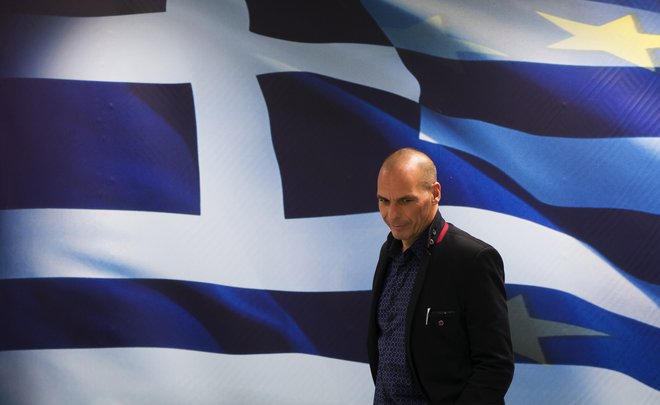 Svetovno slavo je Janis Varufakis dosegel, ko je leta 2015 kot finančni minister hotel rešiti Grčijo iz dolžniškega brezna z za neoliberalno elito Evropske unije nesprejemljivo radikalnimi levimi idejami. FOTO: Marko Djurica/Reuters