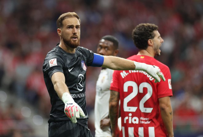 Jan Oblak je za opravljeno v mestnem derbiju prejel visoko oceno devet. FOTO: Isabel Infantes/Reuters