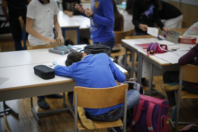 Starši naj bodo pozorni na morebitne odklone pri svojih otrocih in naj se z njimi pogovorijo. FOTO: Uroš Hočevar/Delo