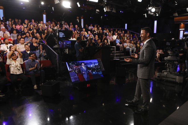 Stavka je ustavila tudi večerne pogovorne oddaje, kot je, denimo, Jimmy Kimmel show. FOTO: Randy Holmes/ ABC