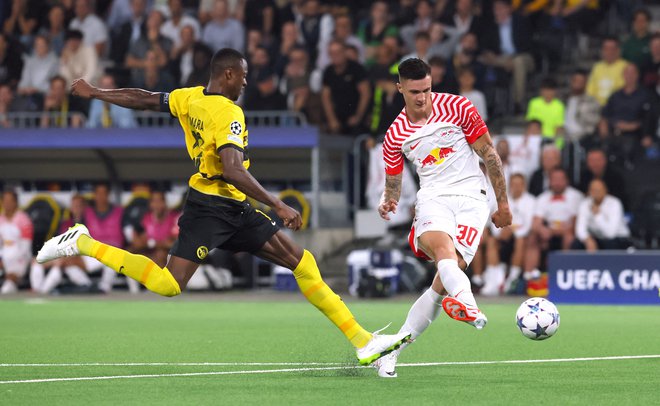 Benjamin Šeško je nazadnje takole zabil gol v ligi prvakov. FOTO: Denis Balibouse/Reuters