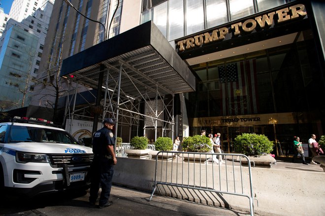 Po prepričanju tožilke je Trump vrednost posestva Mar-a-Lago, Trump Towerja in druge lastnine napihnil za dve milijardi dolarjev. FOTO: Eduardo Munoz/Reuters