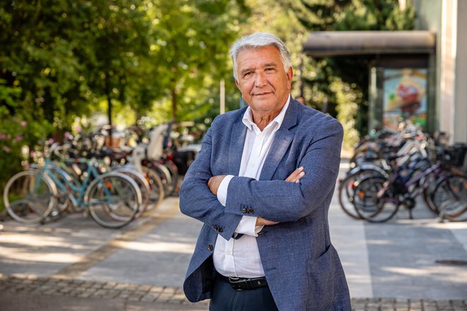 Tomislav Klokočovnik si želi, da se ministrstvo končno izreče o njegovi zadevi. Da rečejo bobu bob in bo vedel, pri čem je. Ne pa, da se agonija vleče zanj, njegove zaposlene in za čakajoče paciente. Foto Črt Piksi