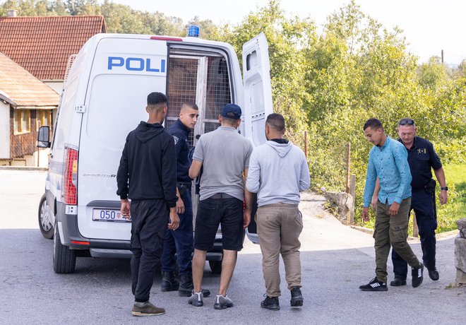 Hrvaška in Slovenija bosta na obmejnem območju delovali tako z mešanimi policijskimi patruljami kot s strokovnjaki, ki se ukvarjajo s kriminalnimi združbami. FOTO: Antonio Bronic/Reuters