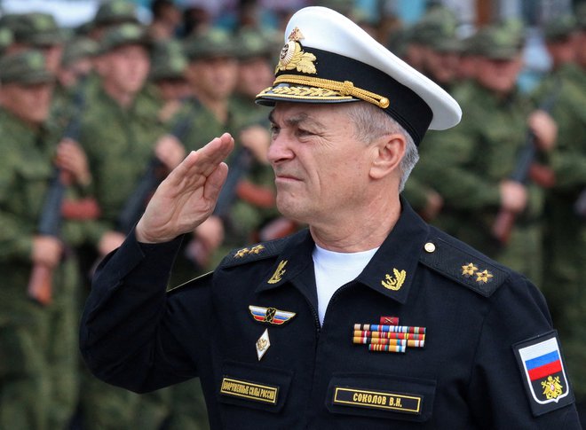 Poveljnik ruske črnomorske flote admiral Viktor Sokolov je bil pred leti poveljnik pomorske bojne skupine, s katero je Rusija sodelovala v državljanski vojni v Siriji na strani diktatorja Bašarja al Asada. FOTO: Aleksej Pavlišak/Reuters