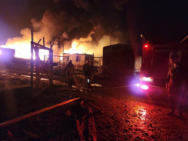 Posmrtni ostanki žrtev so bili predani forenzičnemu uradu. FOTO: Ministry Of Internal Affairs, Re via Reuters