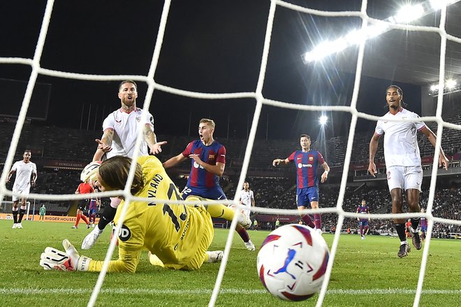 Sergio Ramos je bil krivec za poraz Seville. FOTO: Pau Barrena /AFP