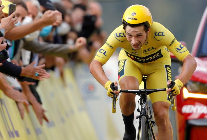 Leta 2020 je Primoža Rogliča le en dan ločil od zmage na Touru. FOTO: Christophe Ena/Reuters
