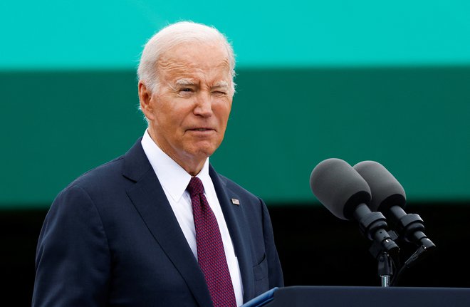 Demokratski predsednik Joe Biden je dobesedno tik pred dvanajsto podpisal zakonodajo. FOTO: Evelyn Hockstein/Reuters