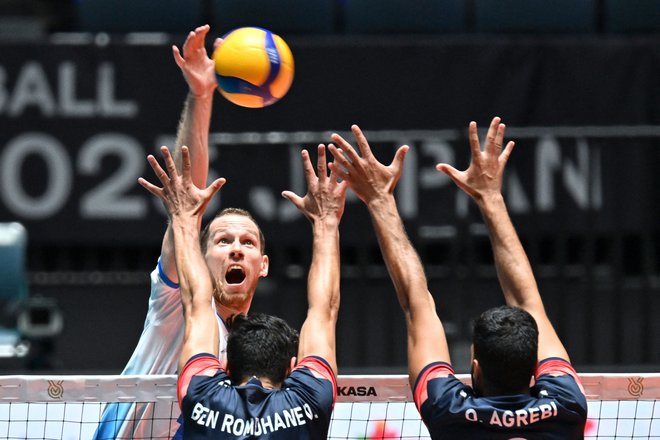 Tine Urnaut se bo za dvoboj s Finci pripravljal v fitnesu. FOTO: Kazuhiro Nogi/AFP