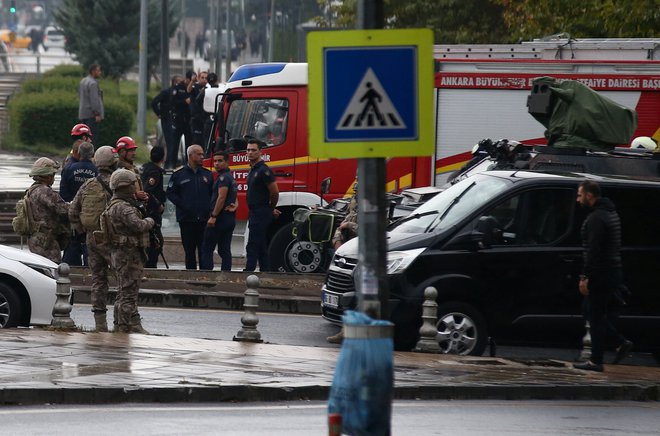 Po poročanju turških medijev je policija območje zaprla, tam je več reševalnih vozil. FOTO: Cagla Gurdogan/Reuters