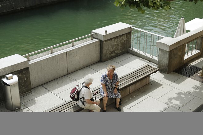 Upokojenci bodo izplačilo višjega zneska prejeli januarja. FOTO: Leon Vidic/Delo