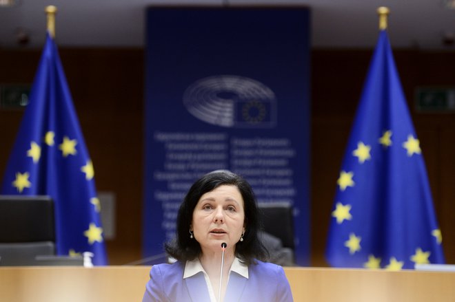 Podpredsednica evropske komisije za vrednote in transparentnost Věra Jourová pravi, da so bile razmere v Sloveniji v času vlade Janeza Janše povod za pripravo akta o svobodi medijev. Johanna Geron/Reuters