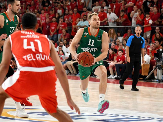 Ljubljanski kapetan Jaka Blažič je kot edini v moštvu zadel več kot eno trojko (2). FOTO: Cedevita Olimpija