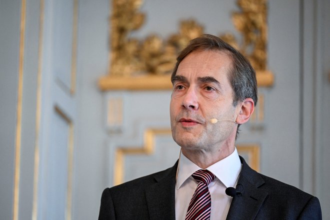 Nagrajenca je oznanil stalni sekretar Kraljeve švedske akademije Mats Malm. FOTO: Tt News Agency via Reuters