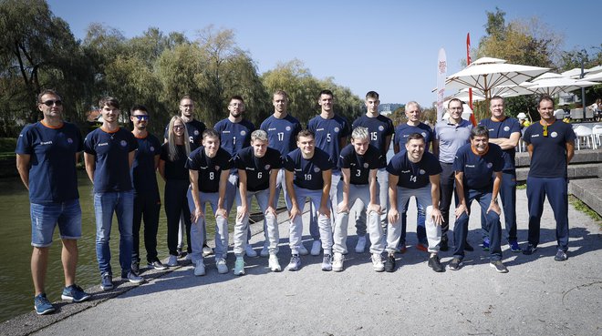 Klubsko vodstvo in igralci ACH Volleyja želijo novi slovenski ligaško in pokalno krono. FOTO: Jože Suhadolnik