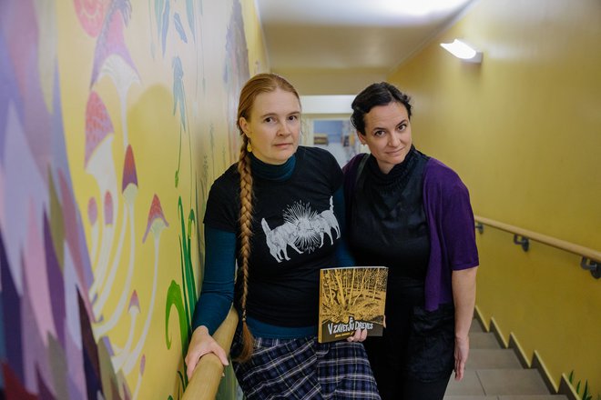 Knjiga, ki sta jo na podlagi ljudskega izročila ustvarili Sanna Hukkanen in Inkeri Aula, vsebuje devet stripov, od tega jih je osem posvečenih drevesom. FOTO: Črt Piksi