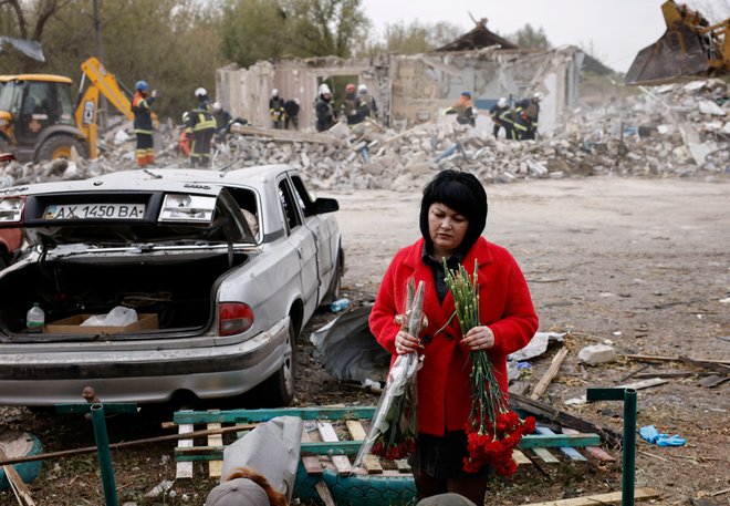 Na prizorišču velike tragedije v vasi Groza Foto Thomas Peter/Reuters