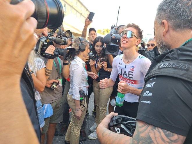 Tadej Pogačar takoj po tretji zmagi na Lombardiji. FOTO: Miha Hočevar/Delo