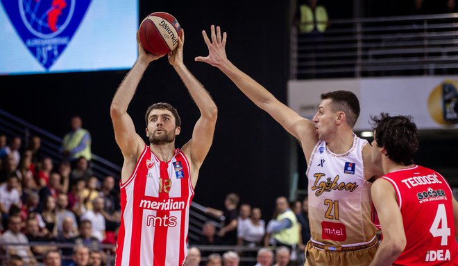 Slovenski reprezentančni center Mike Tobey zdaj nosi rdeče-beli dres. FOTO: ABA